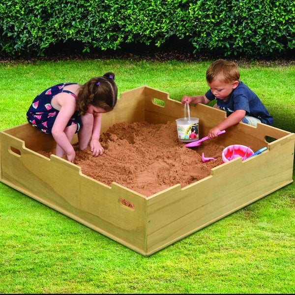 Leave Me Outdoors Sand Pit With Lid